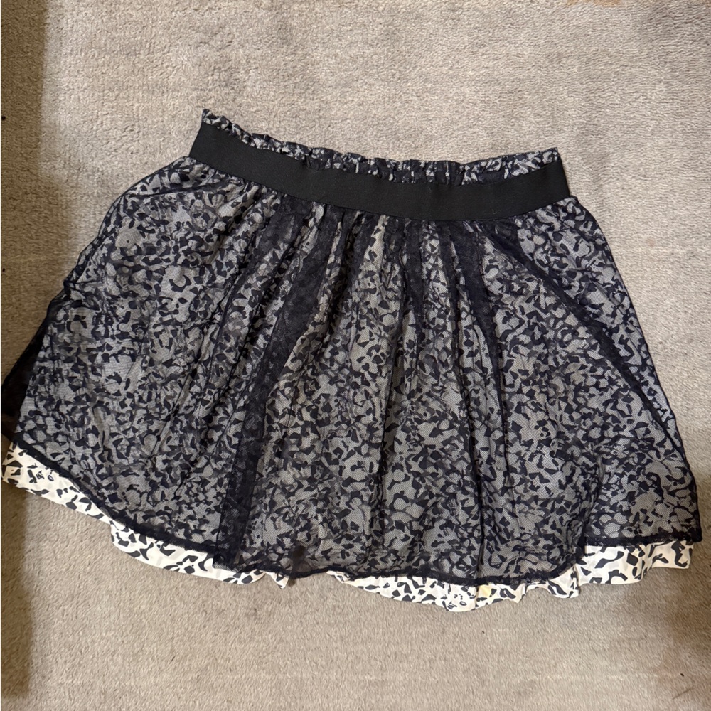 Black/White Size Medium 3-Layer Patterned Theory … - image 1